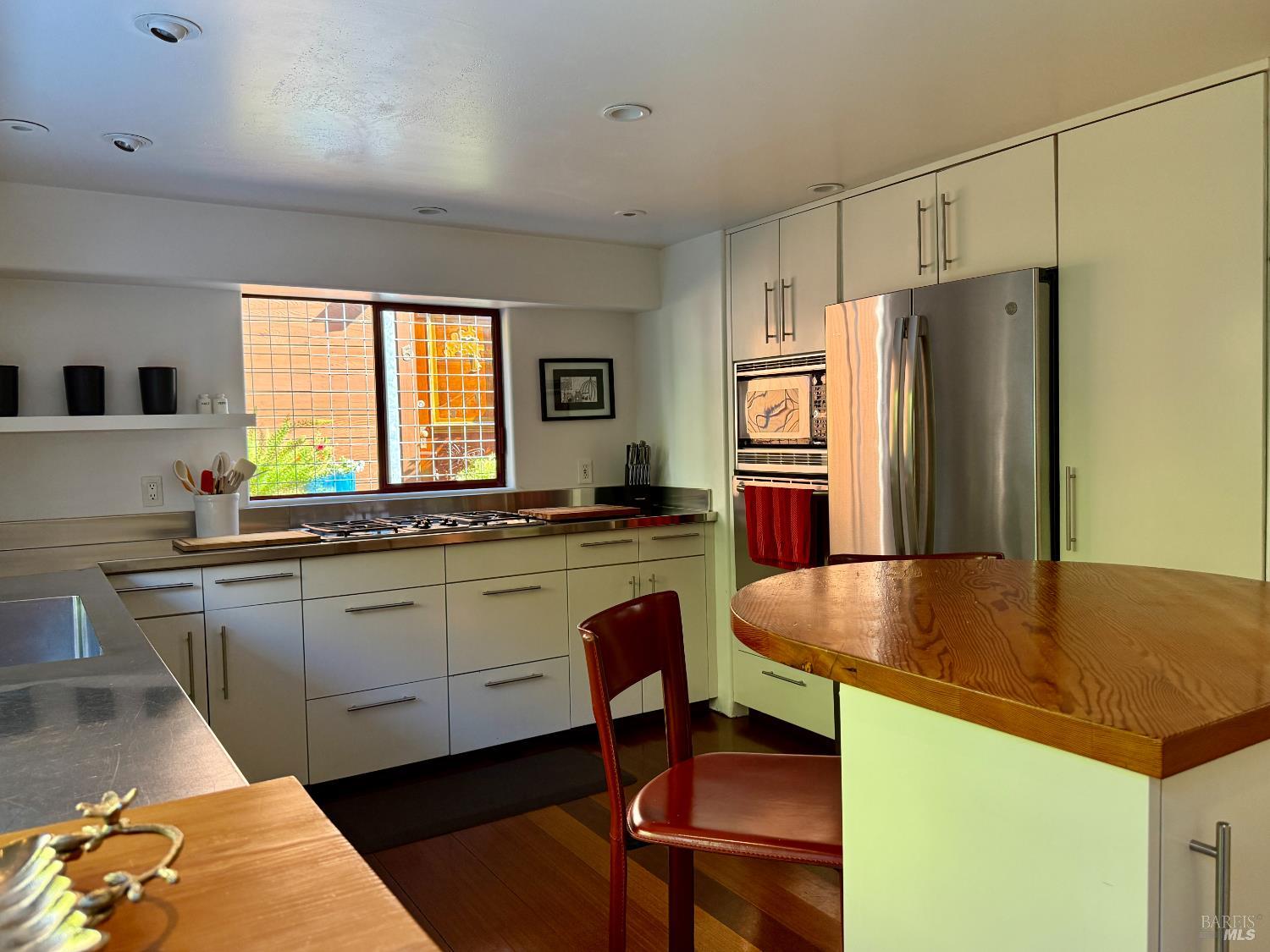 Detail Gallery Image 5 of 31 For 4 Sandy Beach Rd, Vallejo,  CA 94590 - 3 Beds | 3 Baths