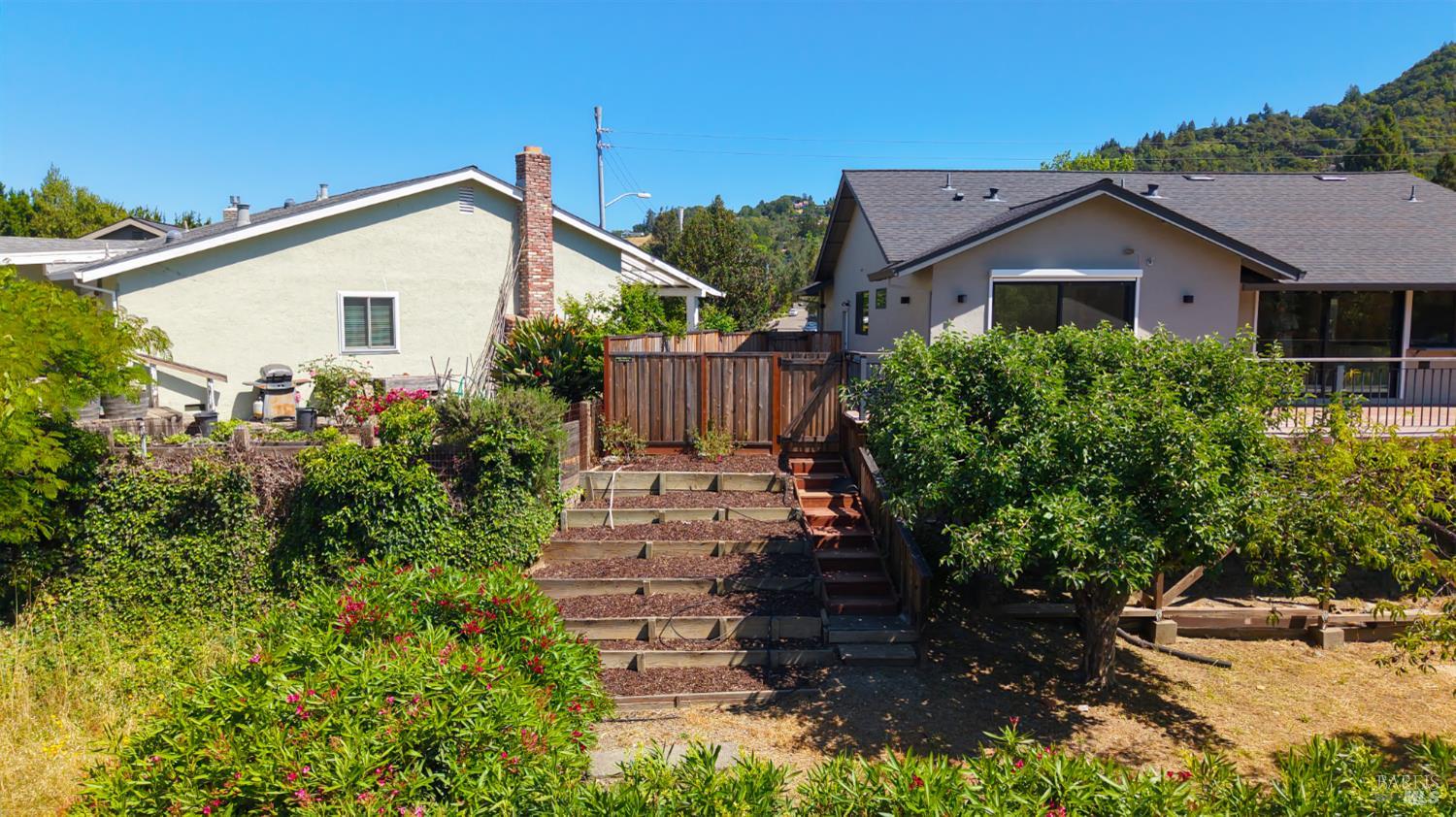 Detail Gallery Image 36 of 48 For 1306 Pinon Dr, Healdsburg,  CA 95448 - 2 Beds | 2/1 Baths