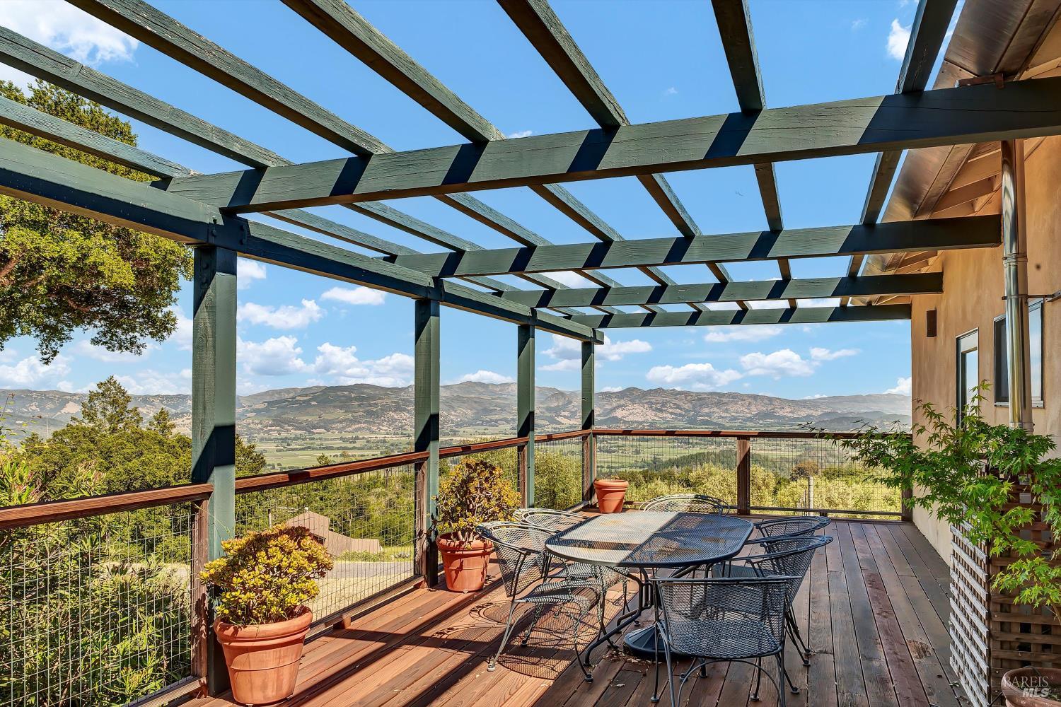 Detail Gallery Image 14 of 33 For 1975 Whitehall Ln, Saint Helena,  CA 94574 - 5 Beds | 5/1 Baths