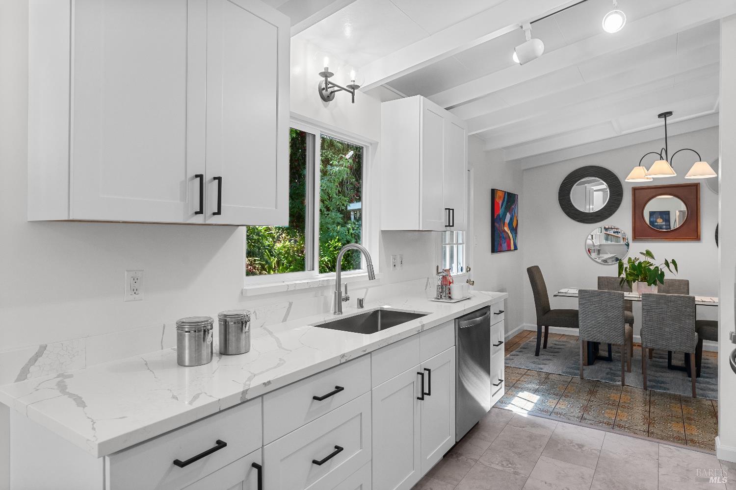 Detail Gallery Image 16 of 51 For 84 E Crescent Dr, San Rafael,  CA 94901 - 3 Beds | 2 Baths