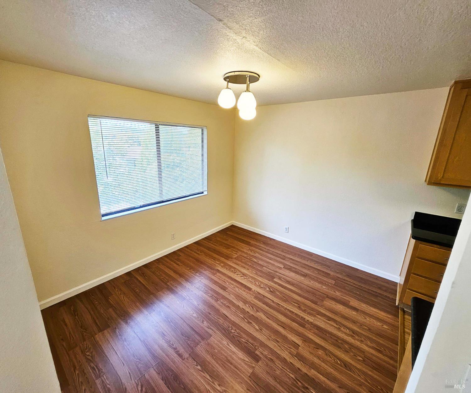 Detail Gallery Image 5 of 12 For 900 Cambridge Dr #122,  Benicia,  CA 94510 - 2 Beds | 1 Baths