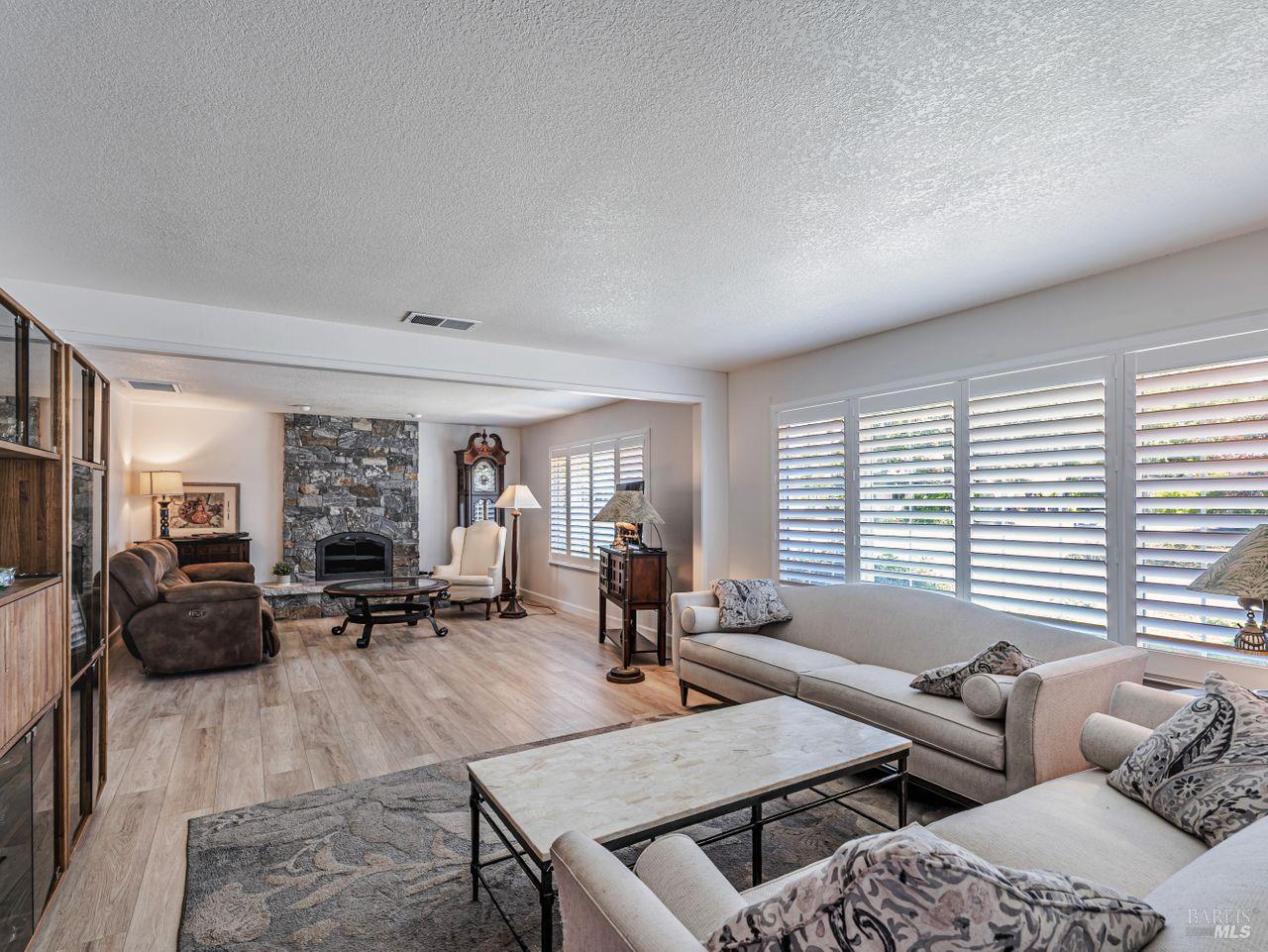 Detail Gallery Image 8 of 30 For 4793 Glencannon St, Santa Rosa,  CA 95405 - 3 Beds | 2 Baths
