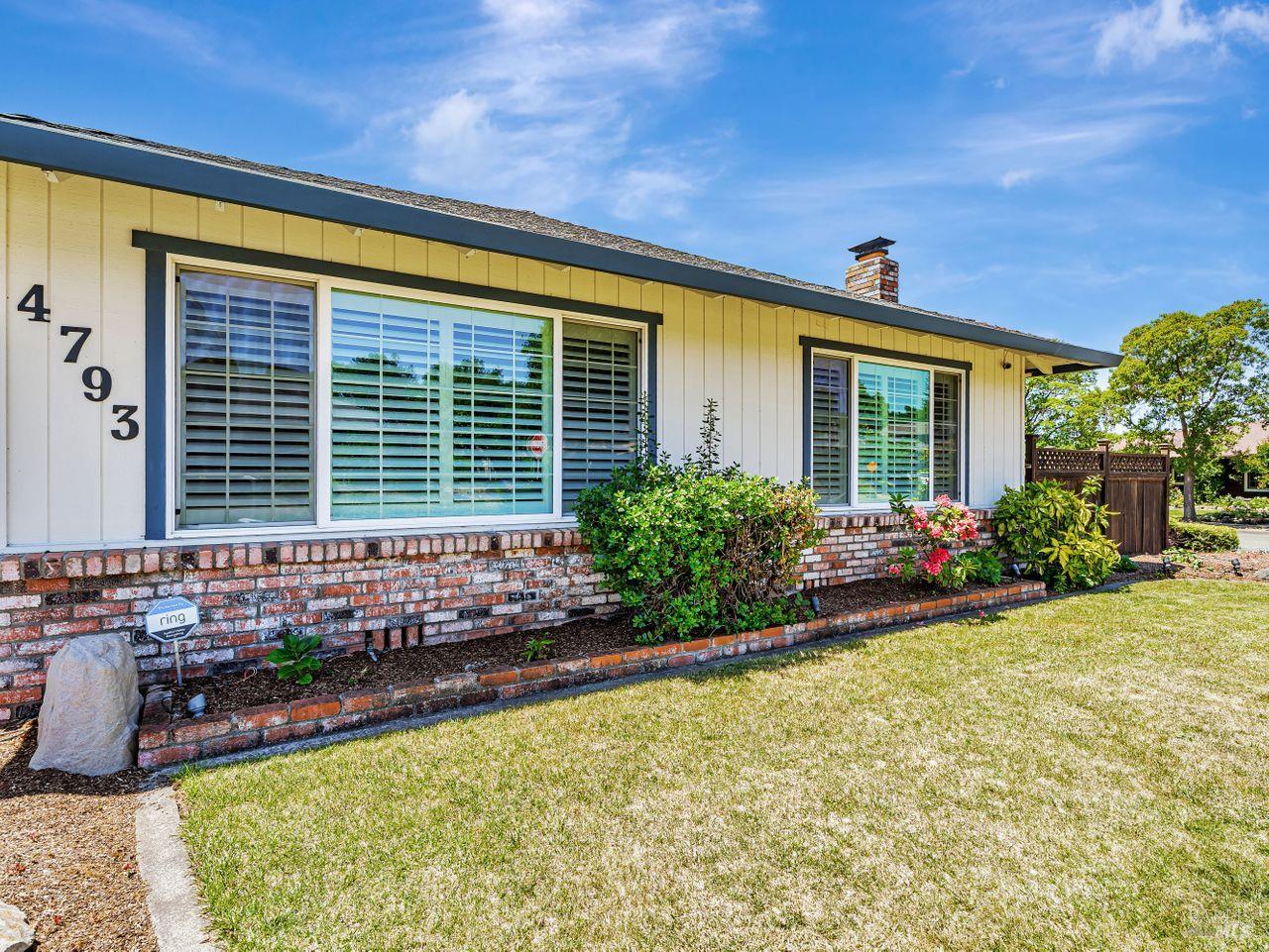 Detail Gallery Image 3 of 30 For 4793 Glencannon St, Santa Rosa,  CA 95405 - 3 Beds | 2 Baths
