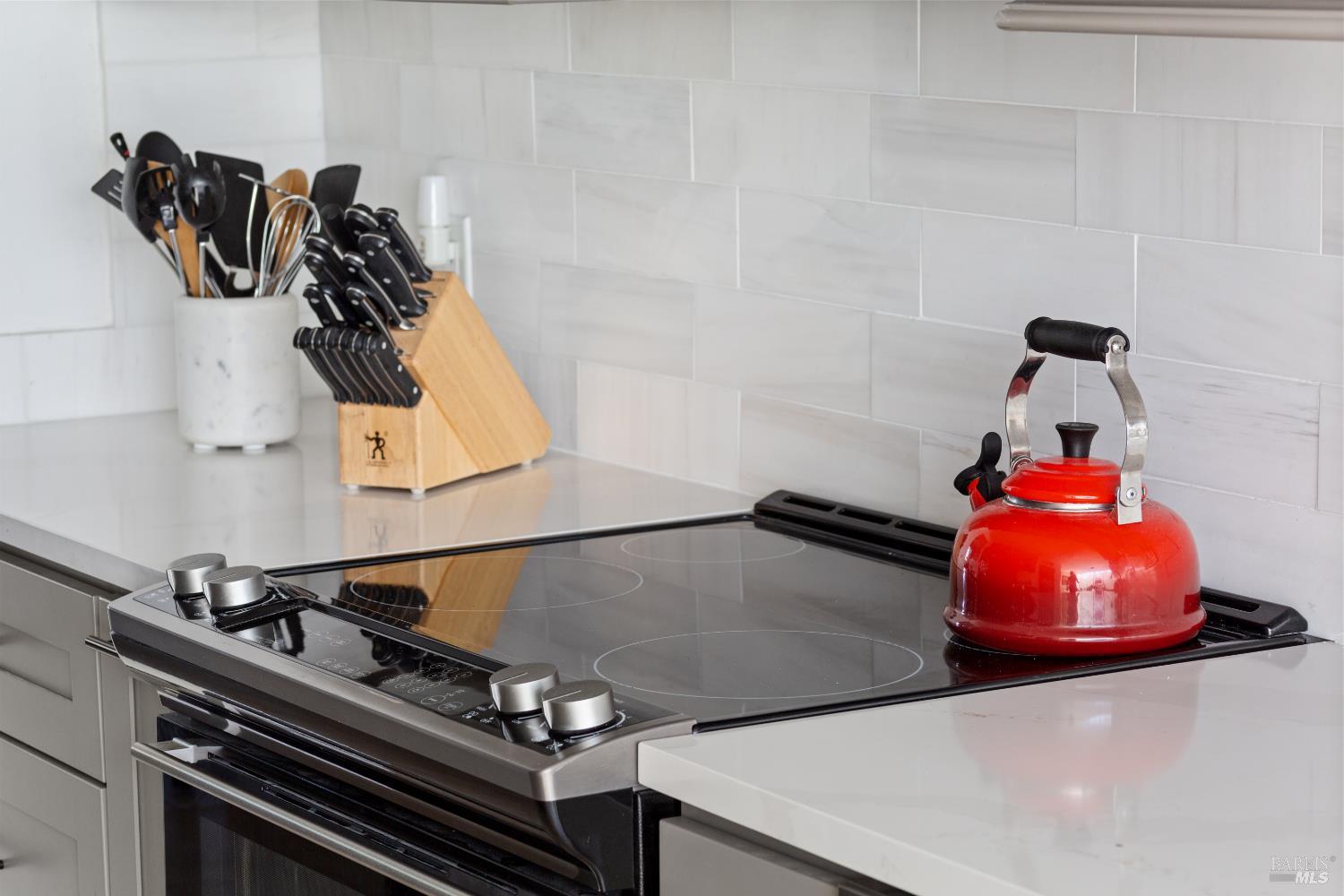 Detail Gallery Image 15 of 53 For 553 Kings Rd, Alameda,  CA 94501 - 2 Beds | 2/1 Baths