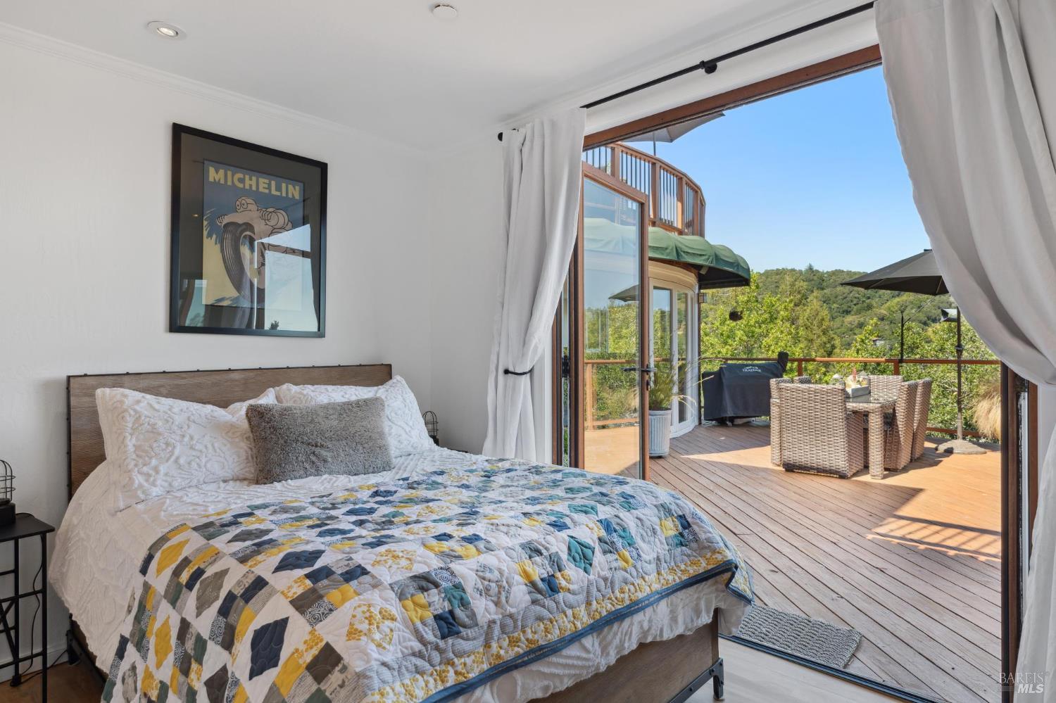 Detail Gallery Image 21 of 54 For 222 Marguerite Ave, Mill Valley,  CA 94941 - 4 Beds | 5 Baths