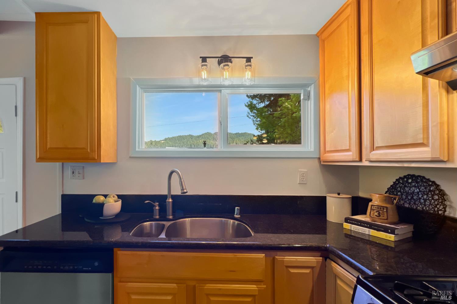 Detail Gallery Image 14 of 60 For 14902 Melody Ave, Guerneville,  CA 95446 - 3 Beds | 2 Baths
