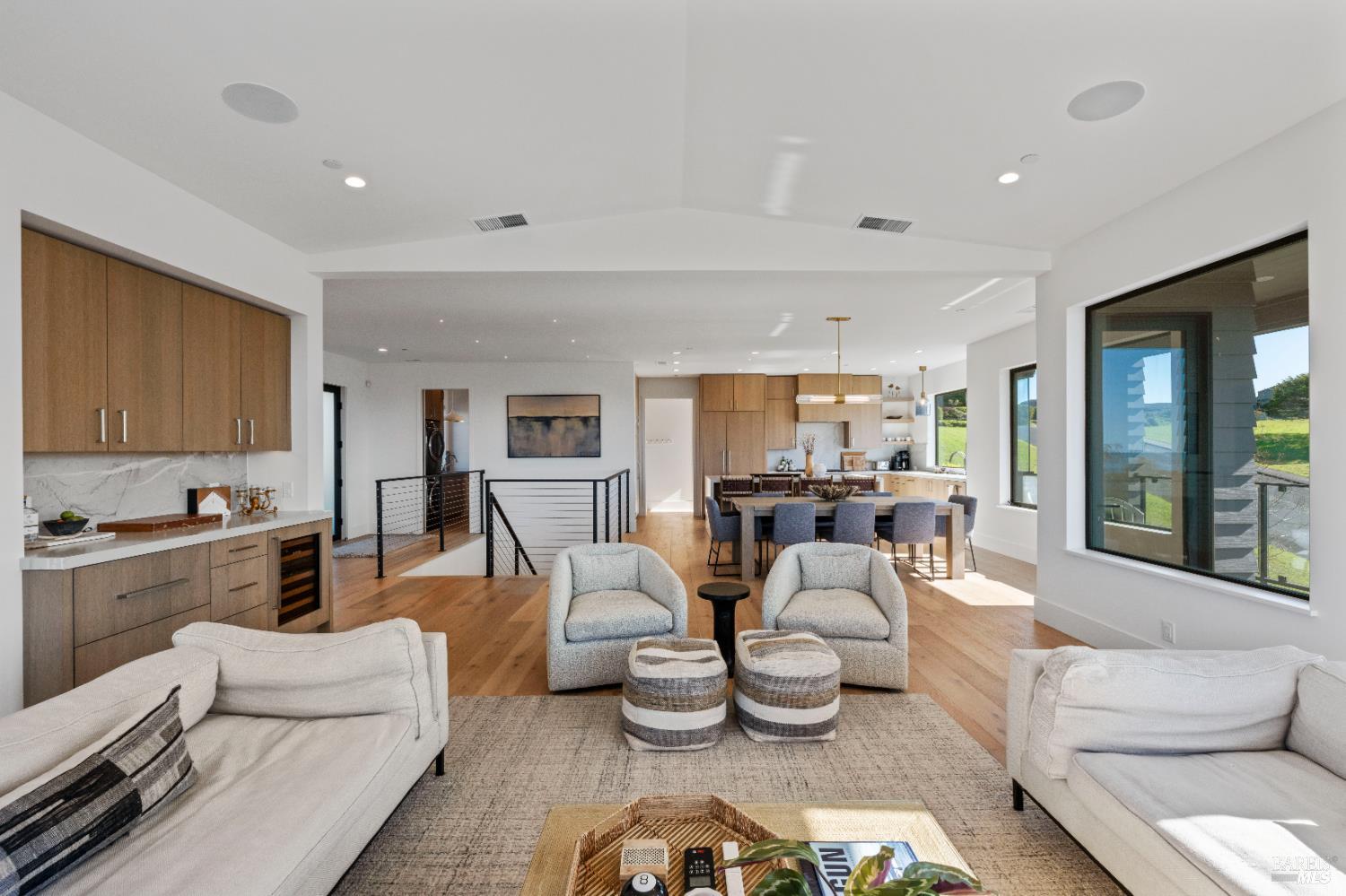 Detail Gallery Image 5 of 46 For 176 Cypress Loop, Bodega Bay,  CA 94923 - 4 Beds | 4/1 Baths