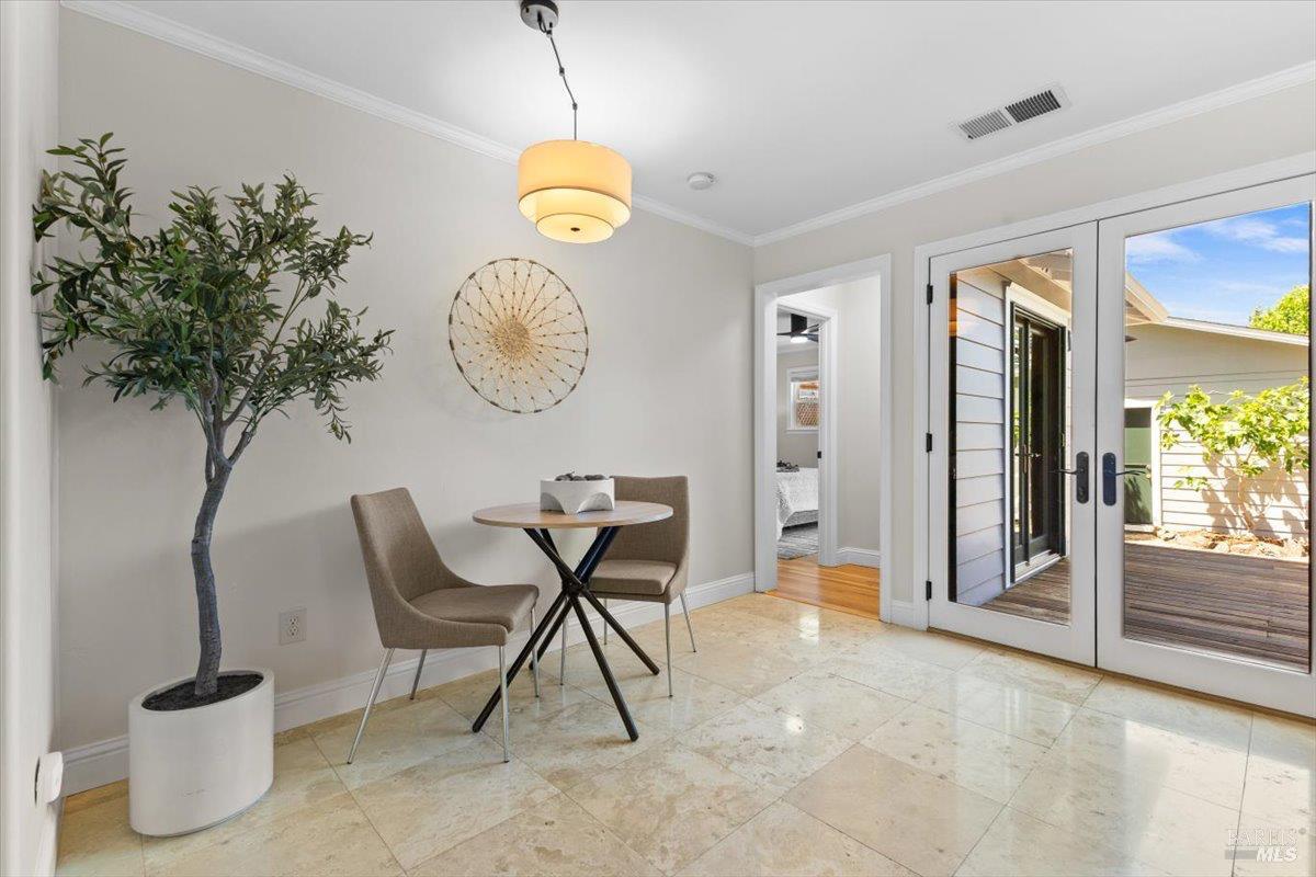 Detail Gallery Image 18 of 67 For 107 1st St, Healdsburg,  CA 95448 - 3 Beds | 3 Baths