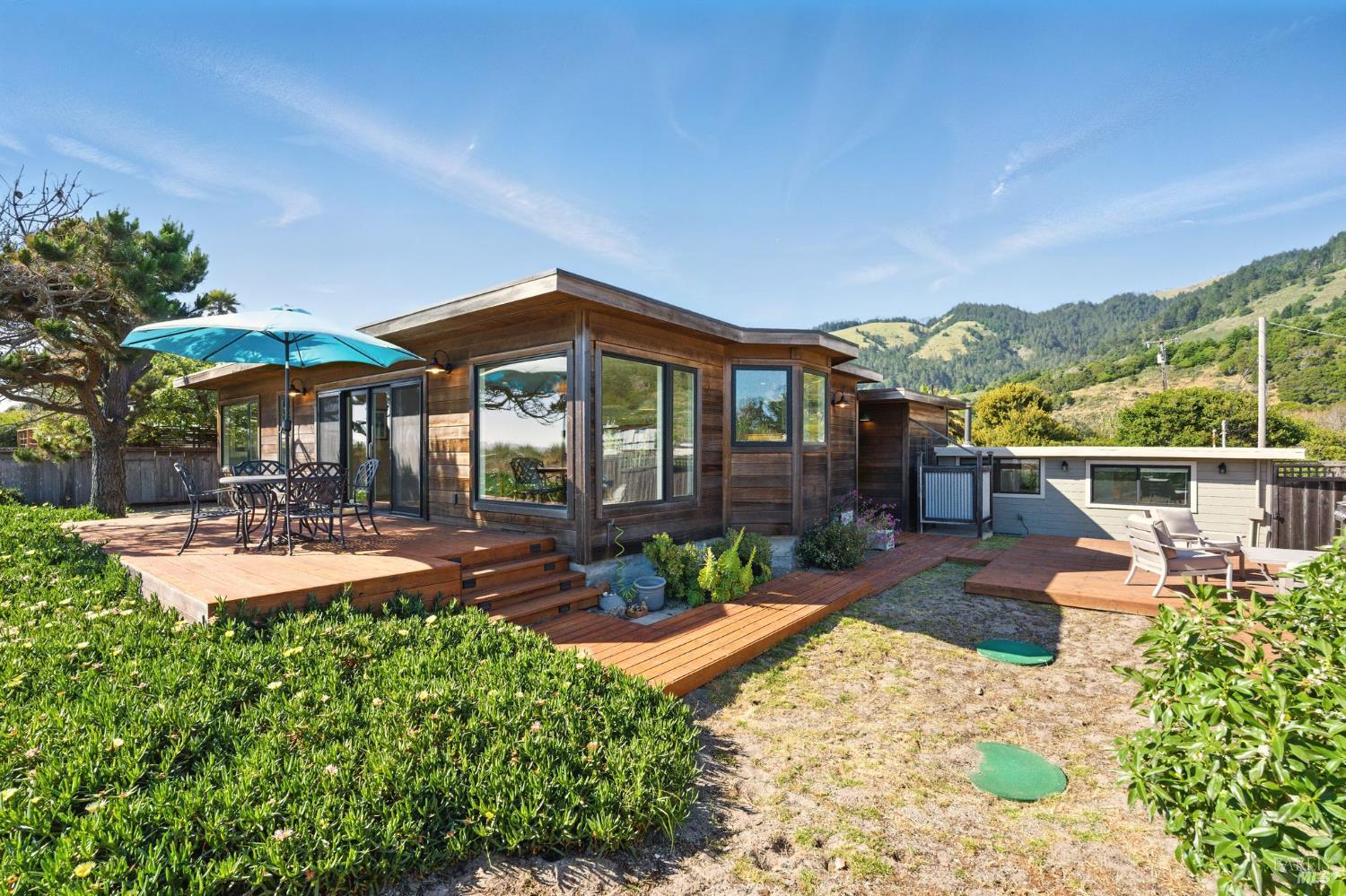 Detail Gallery Image 2 of 43 For 8 Rafael Patio Unkn, Stinson Beach,  CA 94970 - 3 Beds | 2 Baths