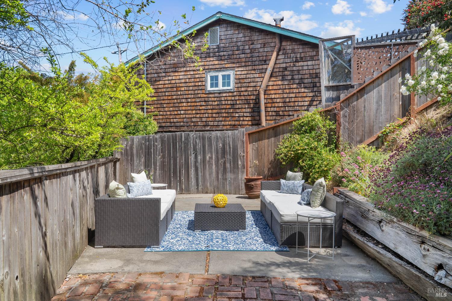 Detail Gallery Image 41 of 51 For 84 E Crescent Dr, San Rafael,  CA 94901 - 3 Beds | 2 Baths