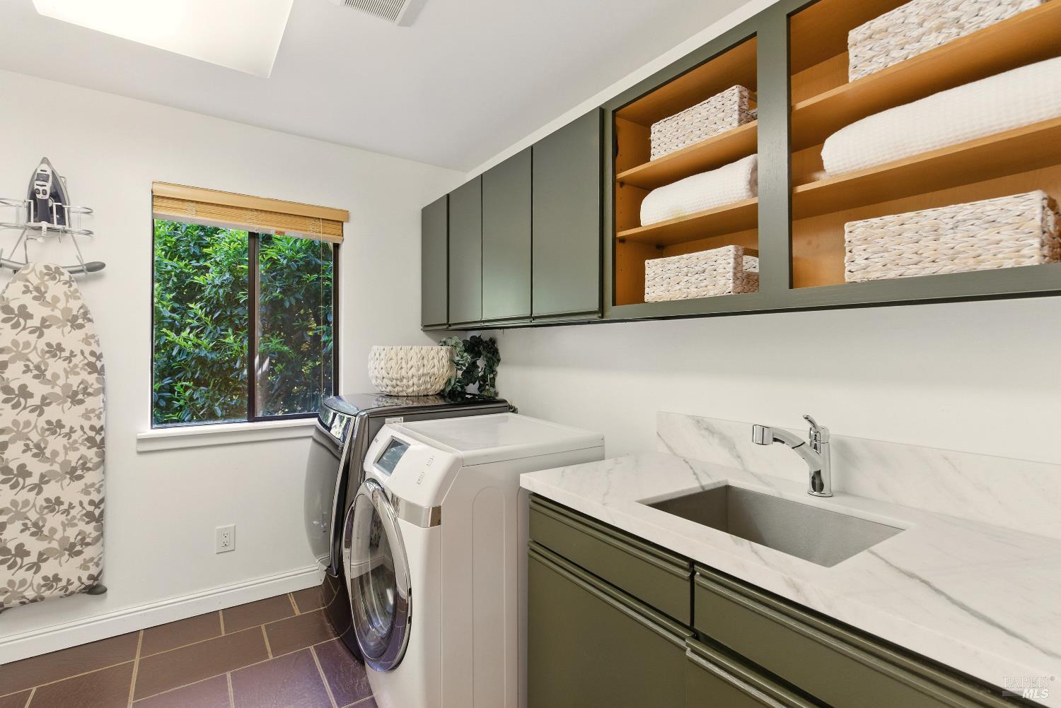 Detail Gallery Image 53 of 97 For 119 Marguerite Ave, Mill Valley,  CA 94941 - 6 Beds | 4/1 Baths