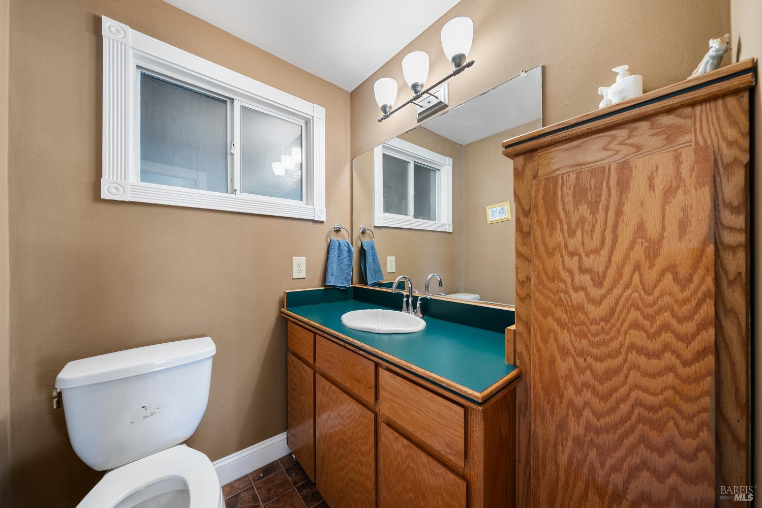 Detail Gallery Image 15 of 43 For 12620 Lakeshore Dr, Clearlake,  CA 95422 - 3 Beds | 1/1 Baths