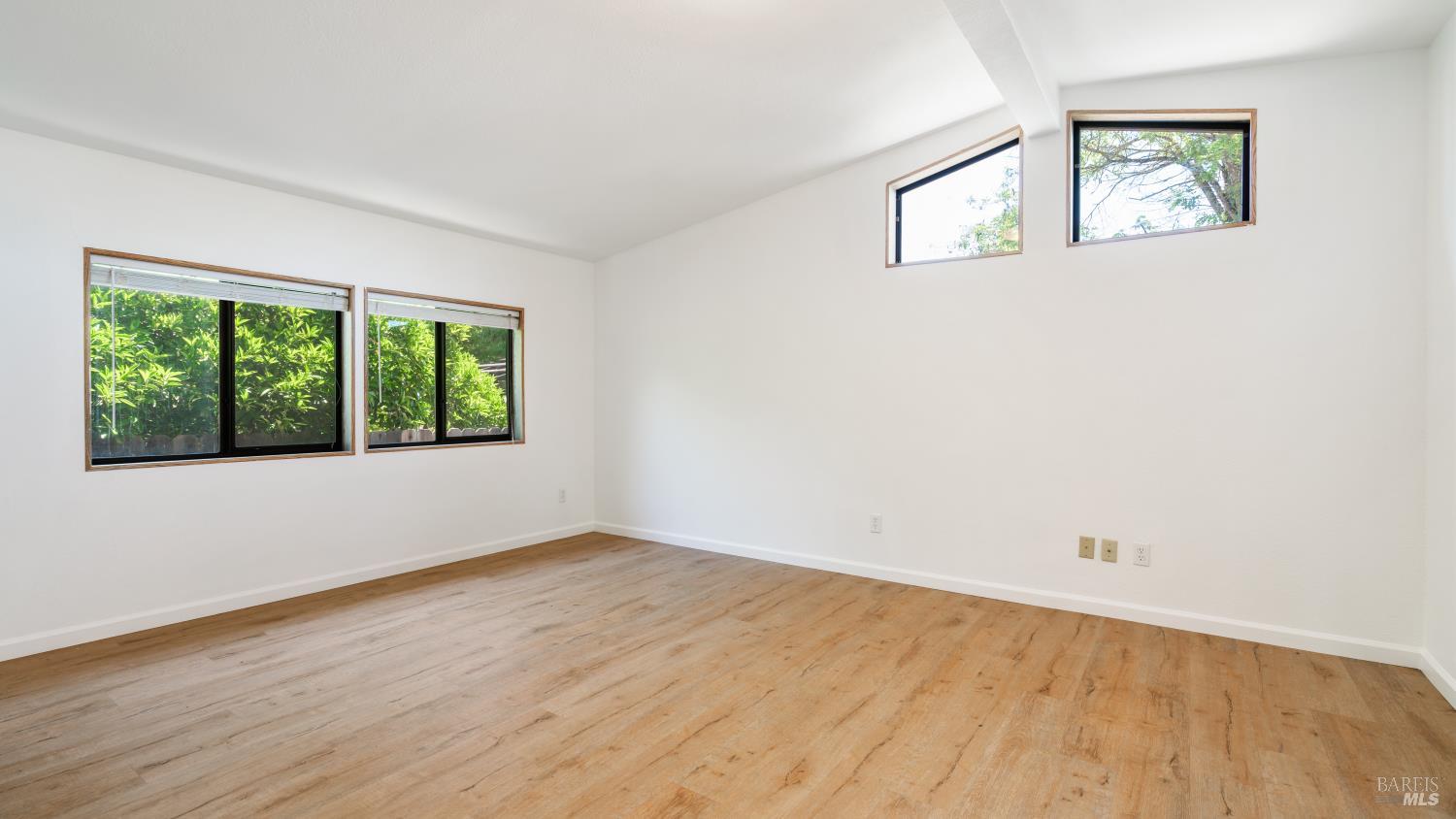 Detail Gallery Image 15 of 24 For 125 Champlain Ave, Cloverdale,  CA 95425 - 2 Beds | 2 Baths