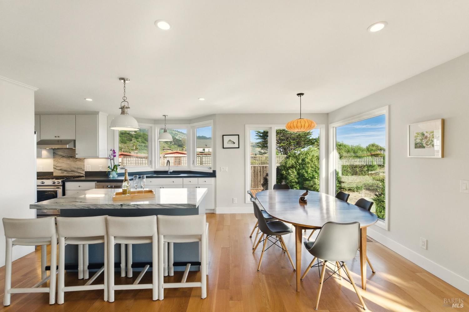 Detail Gallery Image 16 of 43 For 8 Rafael Patio Unkn, Stinson Beach,  CA 94970 - 3 Beds | 2 Baths