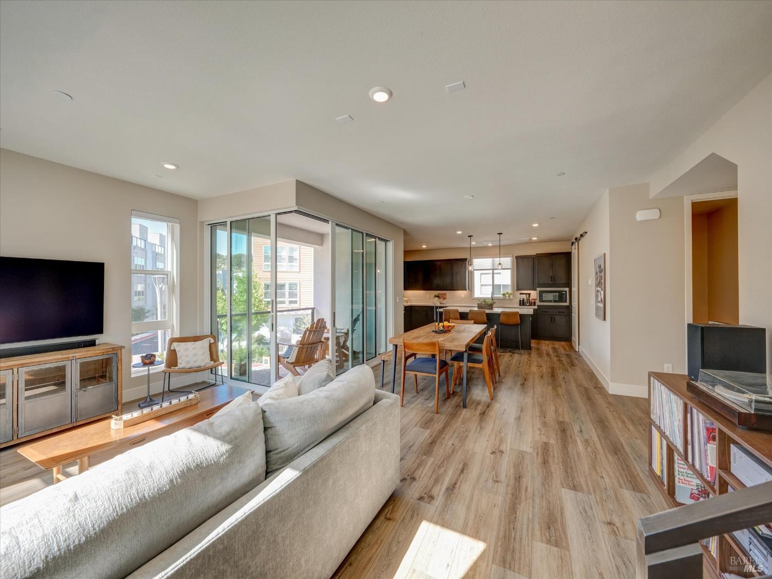Detail Gallery Image 7 of 41 For 226 Verandah Ave, Novato,  CA 94945 - 3 Beds | 2/1 Baths