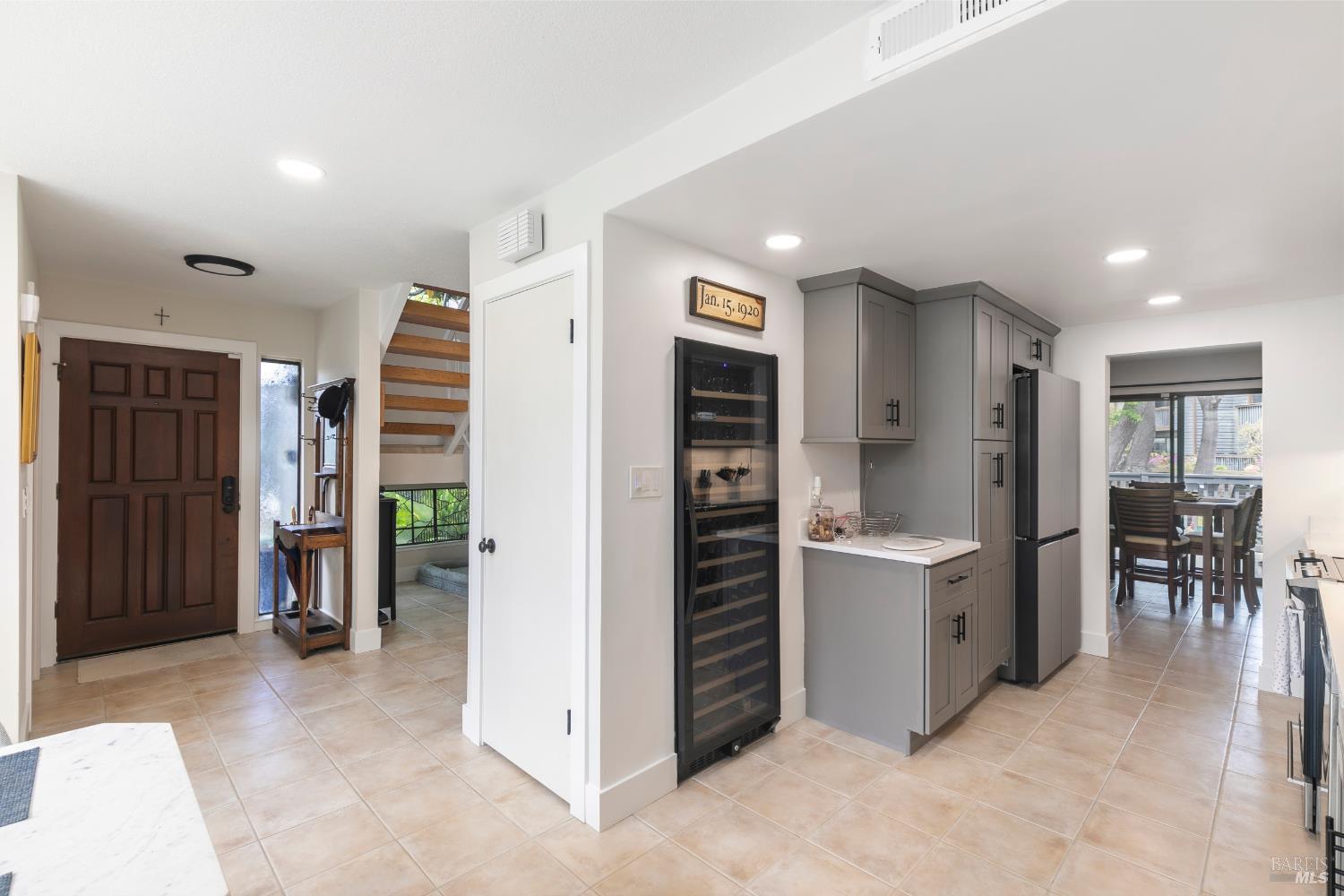 Detail Gallery Image 10 of 53 For 553 Kings Rd, Alameda,  CA 94501 - 2 Beds | 2/1 Baths