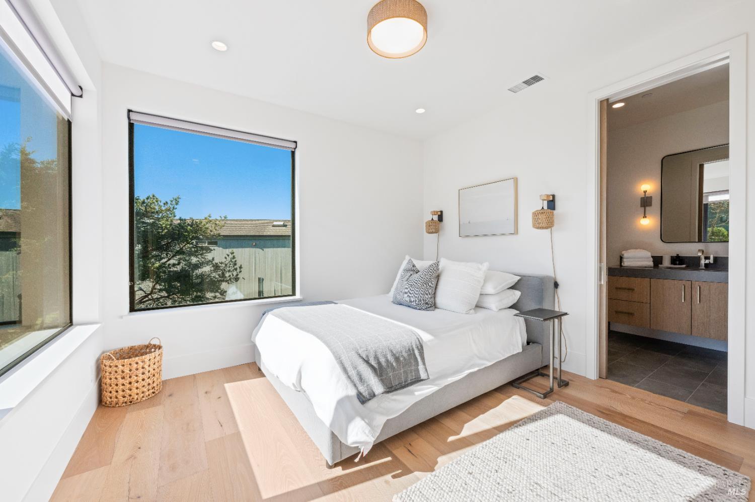 Detail Gallery Image 38 of 46 For 176 Cypress Loop, Bodega Bay,  CA 94923 - 4 Beds | 4/1 Baths