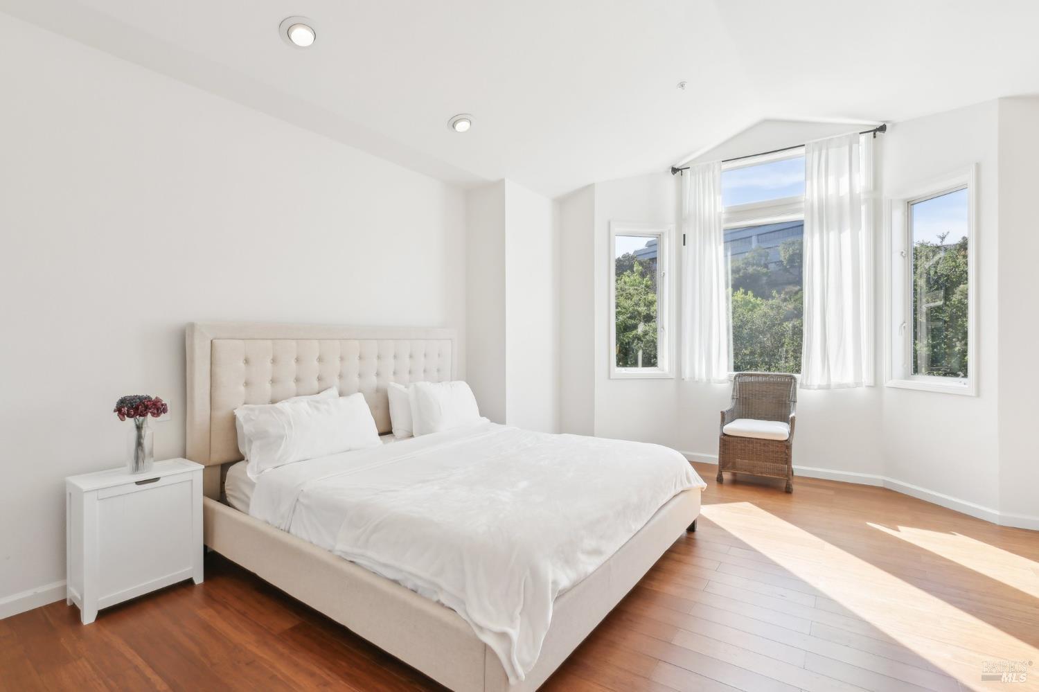 Detail Gallery Image 13 of 28 For 9 Gable Ct, San Rafael,  CA 94903 - 3 Beds | 2 Baths