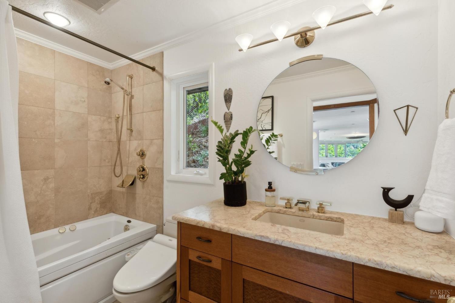 Detail Gallery Image 25 of 54 For 222 Marguerite Ave, Mill Valley,  CA 94941 - 4 Beds | 5 Baths