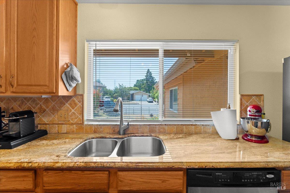Detail Gallery Image 12 of 31 For 112 Aragon Ct, Vallejo,  CA 94591 - 3 Beds | 2 Baths