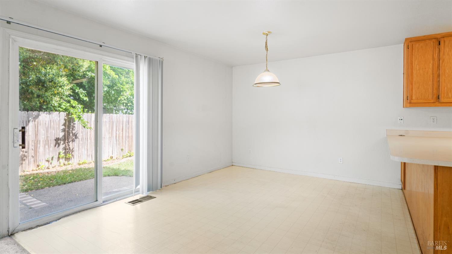Detail Gallery Image 11 of 46 For 1191 Araquipa Ct, Vacaville,  CA 95687 - 3 Beds | 2/1 Baths