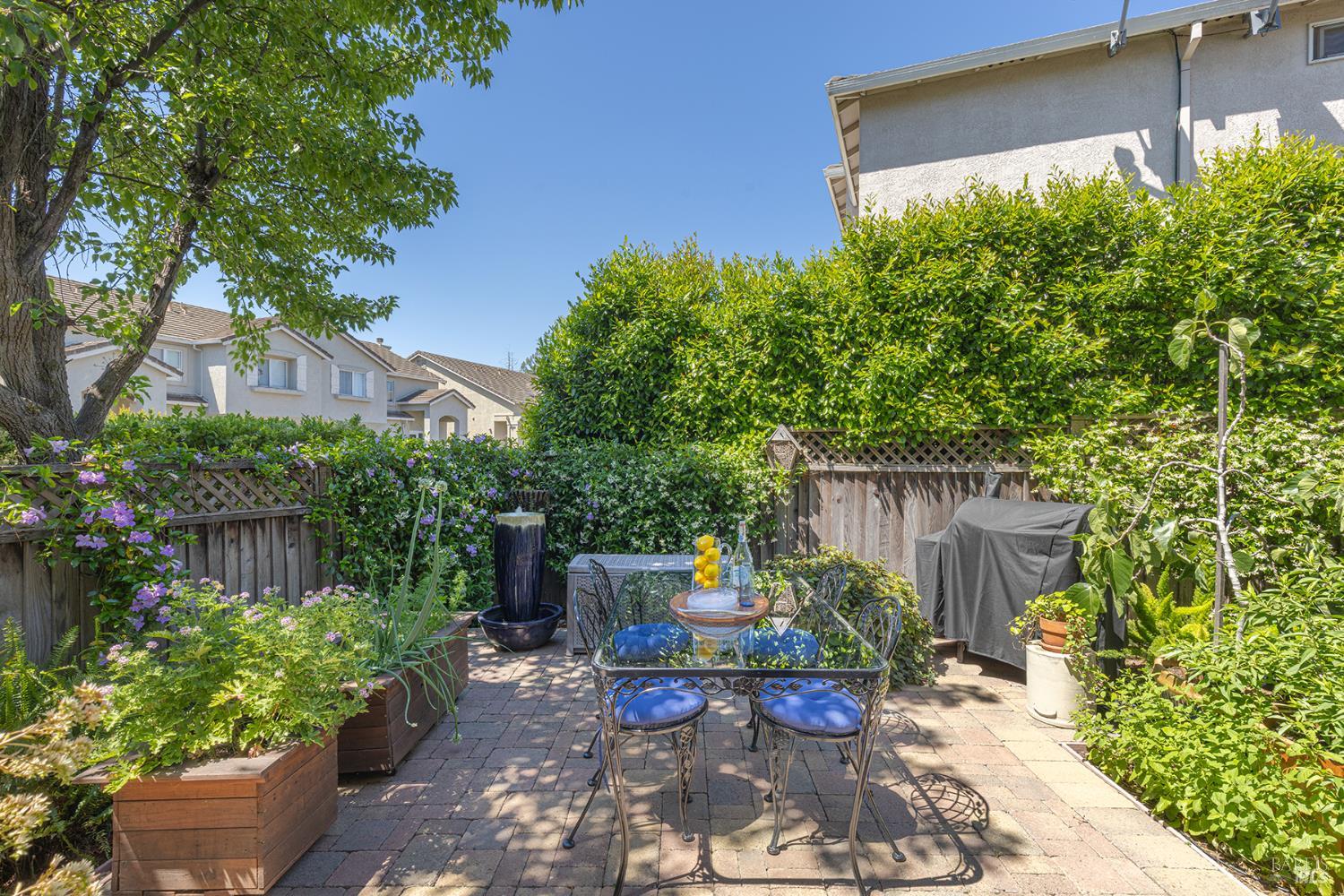 Detail Gallery Image 24 of 31 For 103 Trent Dr, Napa,  CA 94558 - 3 Beds | 2/1 Baths