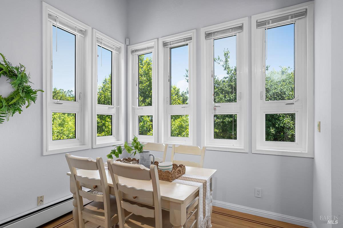 Detail Gallery Image 15 of 53 For 25 Wimbledon Ct, Novato,  CA 94949 - 4 Beds | 3/1 Baths