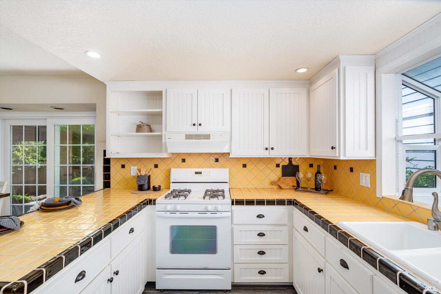 Detail Gallery Image 12 of 44 For 632 E K St, Benicia,  CA 94510 - 2 Beds | 2 Baths