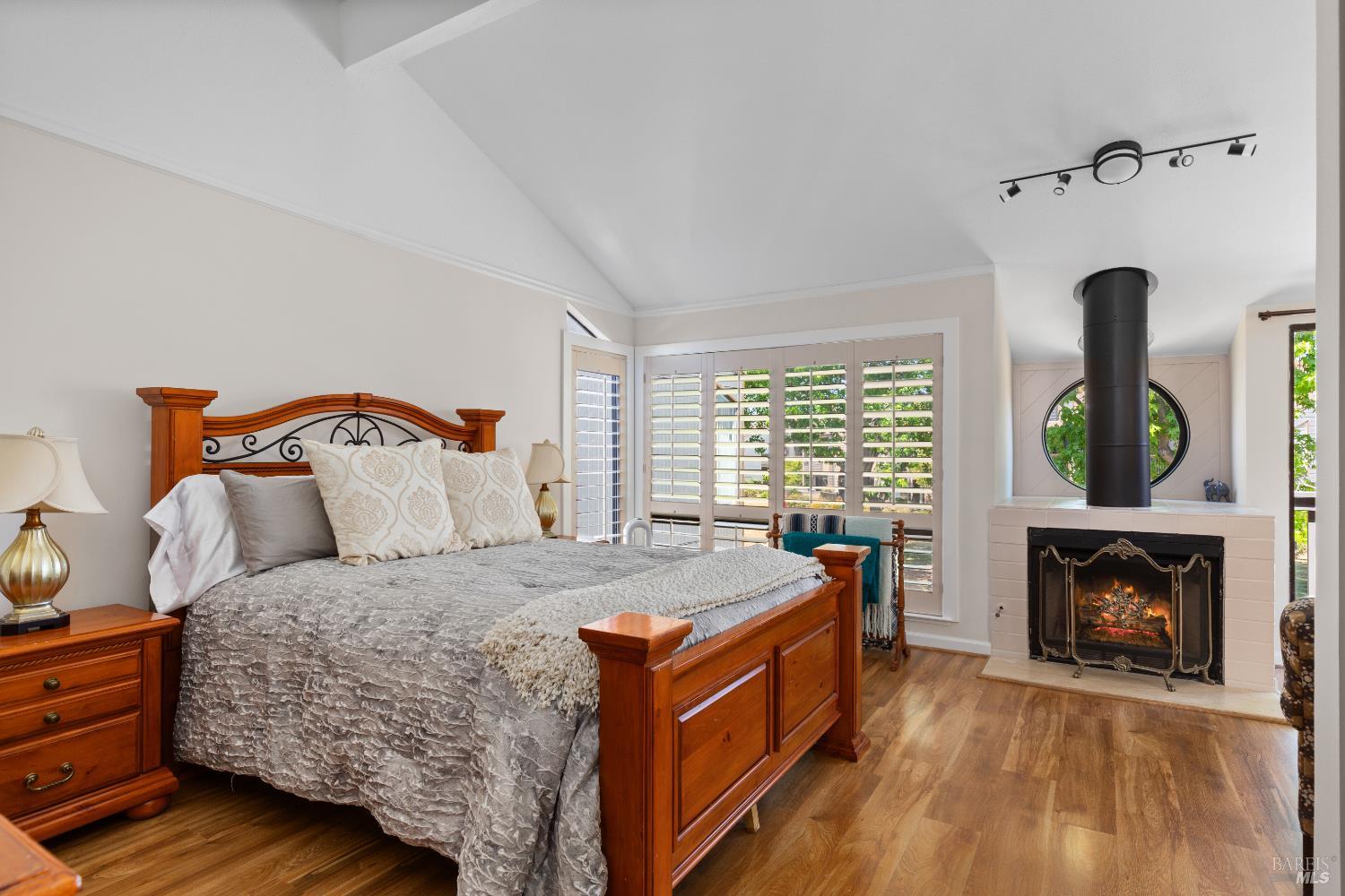 Detail Gallery Image 29 of 53 For 553 Kings Rd, Alameda,  CA 94501 - 2 Beds | 2/1 Baths