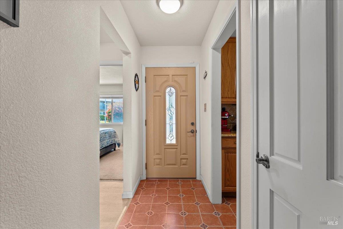 Detail Gallery Image 4 of 31 For 112 Aragon Ct, Vallejo,  CA 94591 - 3 Beds | 2 Baths