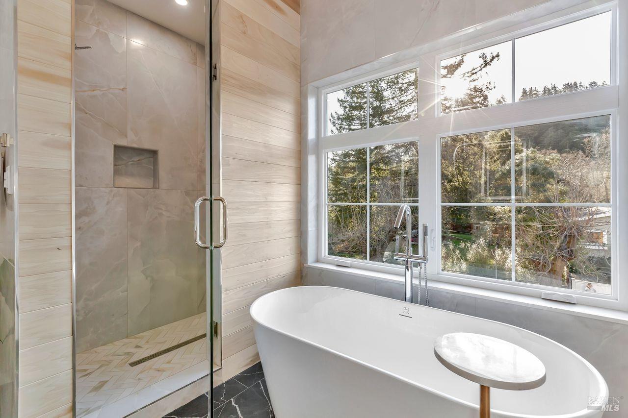 Detail Gallery Image 28 of 64 For 22 Cedar Ave, Kentfield,  CA 94904 - 5 Beds | 5 Baths