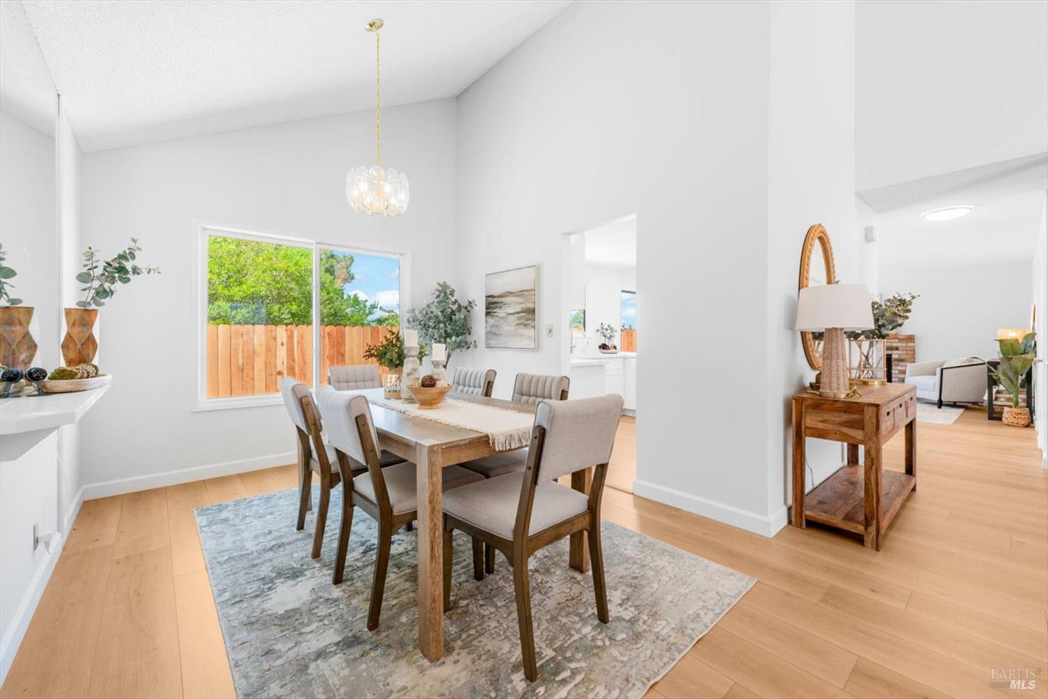 Detail Gallery Image 8 of 51 For 225 Riverview Dr, Vallejo,  CA 94589 - 4 Beds | 2/1 Baths
