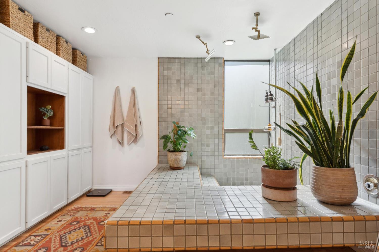 Detail Gallery Image 36 of 54 For 222 Marguerite Ave, Mill Valley,  CA 94941 - 4 Beds | 5 Baths