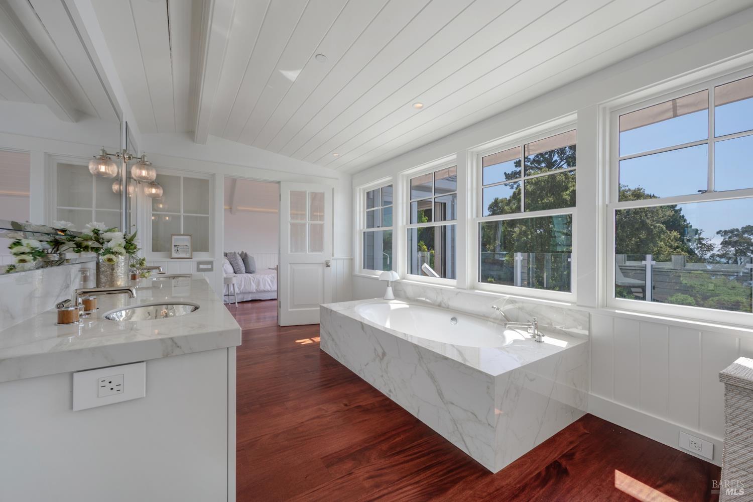Detail Gallery Image 34 of 64 For 22 Eucalyptus Rd, Belvedere,  CA 94920 - 5 Beds | 4/2 Baths