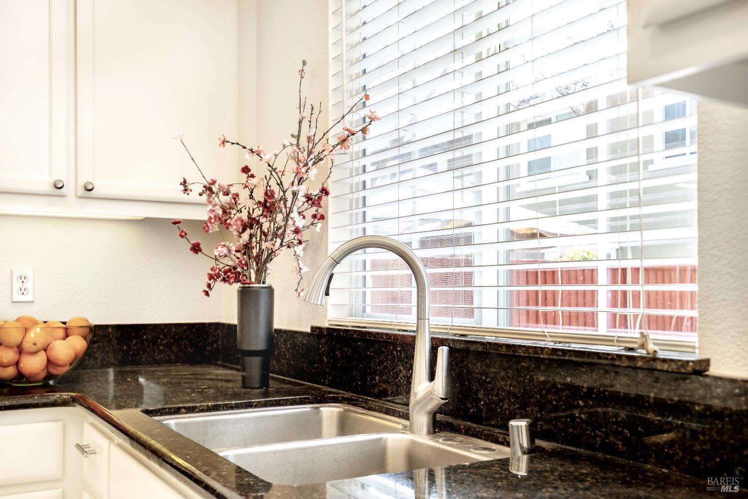 Detail Gallery Image 7 of 19 For 1759 Emma Way, Petaluma,  CA 94954 - 4 Beds | 2/1 Baths