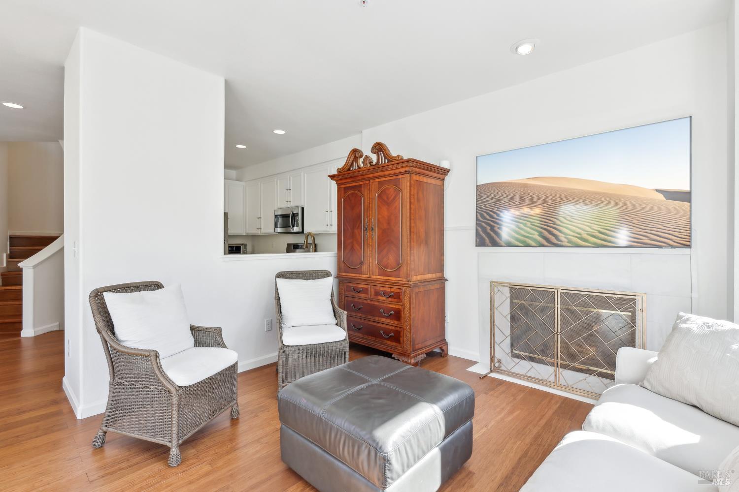 Detail Gallery Image 11 of 28 For 9 Gable Ct, San Rafael,  CA 94903 - 3 Beds | 2 Baths