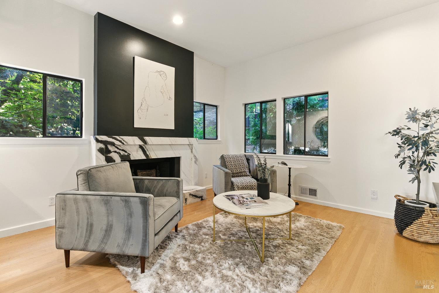 Detail Gallery Image 27 of 97 For 119 Marguerite Ave, Mill Valley,  CA 94941 - 6 Beds | 4/1 Baths
