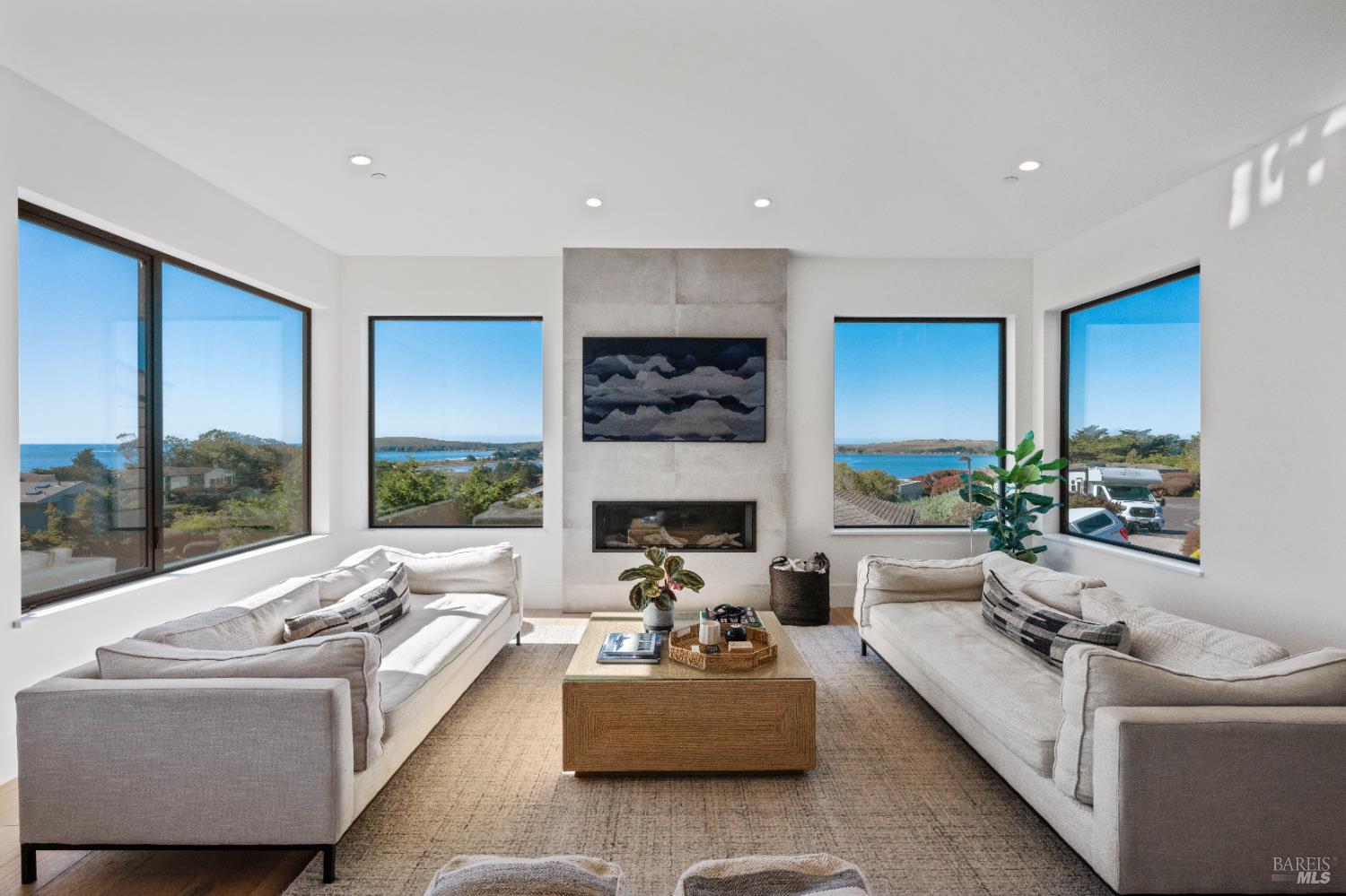 Detail Gallery Image 3 of 46 For 176 Cypress Loop, Bodega Bay,  CA 94923 - 4 Beds | 4/1 Baths