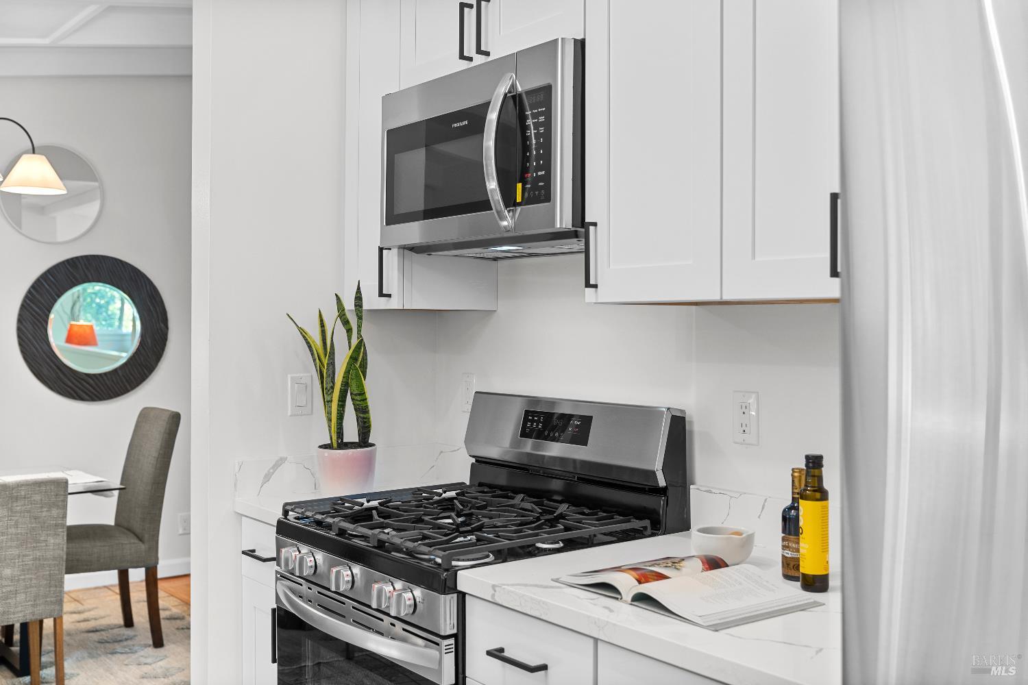 Detail Gallery Image 19 of 51 For 84 E Crescent Dr, San Rafael,  CA 94901 - 3 Beds | 2 Baths