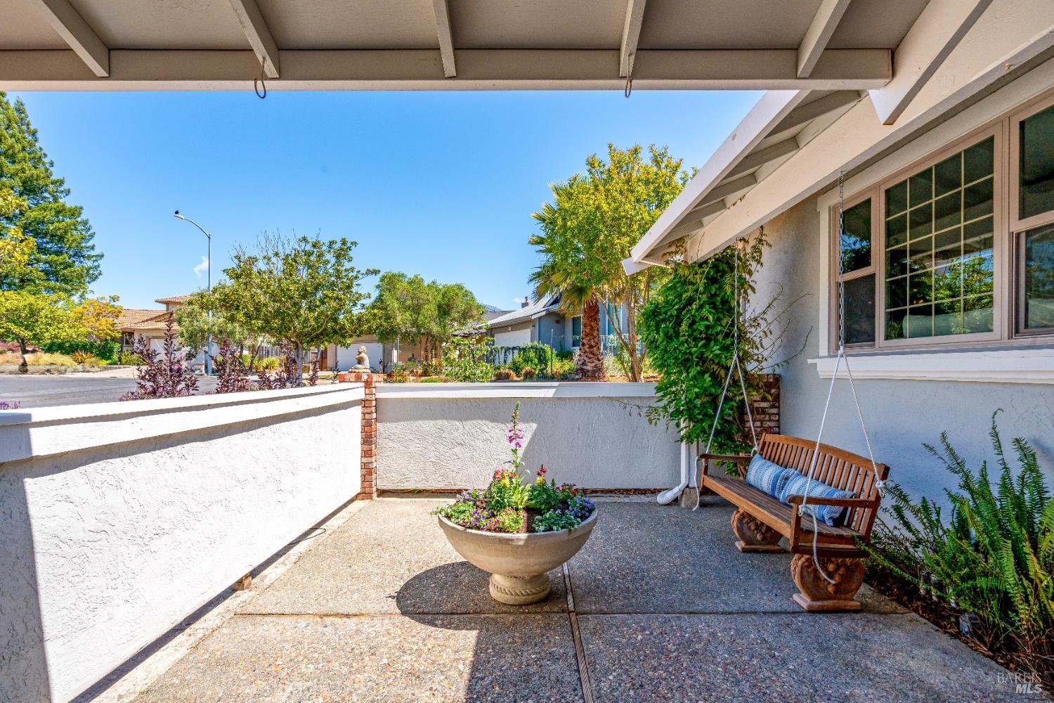 Detail Gallery Image 13 of 64 For 12 Maidu Ct, Napa,  CA 94558 - 4 Beds | 3 Baths