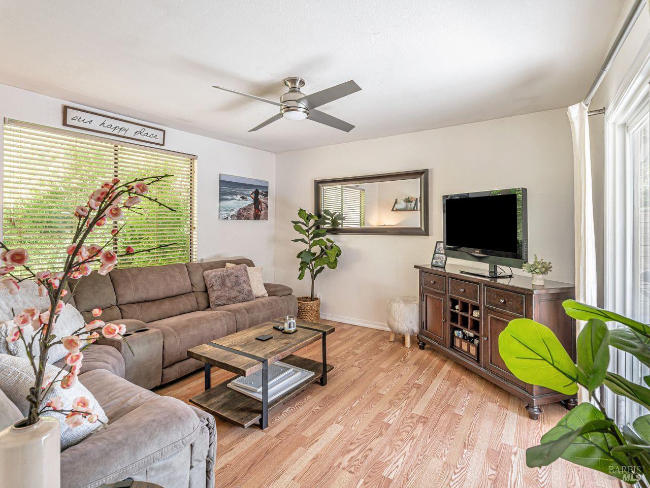 Detail Gallery Image 5 of 33 For 2375 Los Olivos Rd, Santa Rosa,  CA 95404 - 2 Beds | 1 Baths