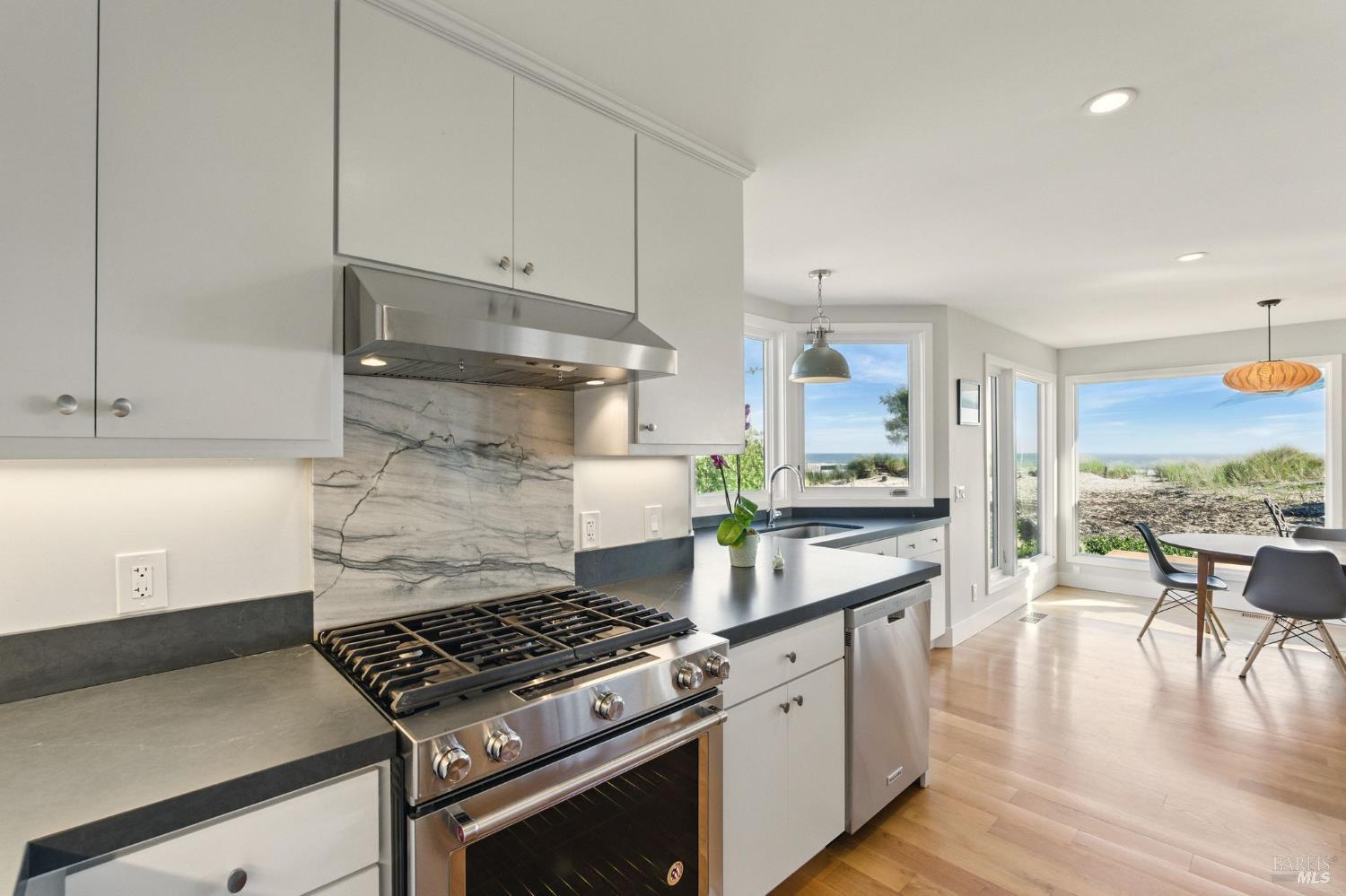 Detail Gallery Image 23 of 43 For 8 Rafael Patio Unkn, Stinson Beach,  CA 94970 - 3 Beds | 2 Baths
