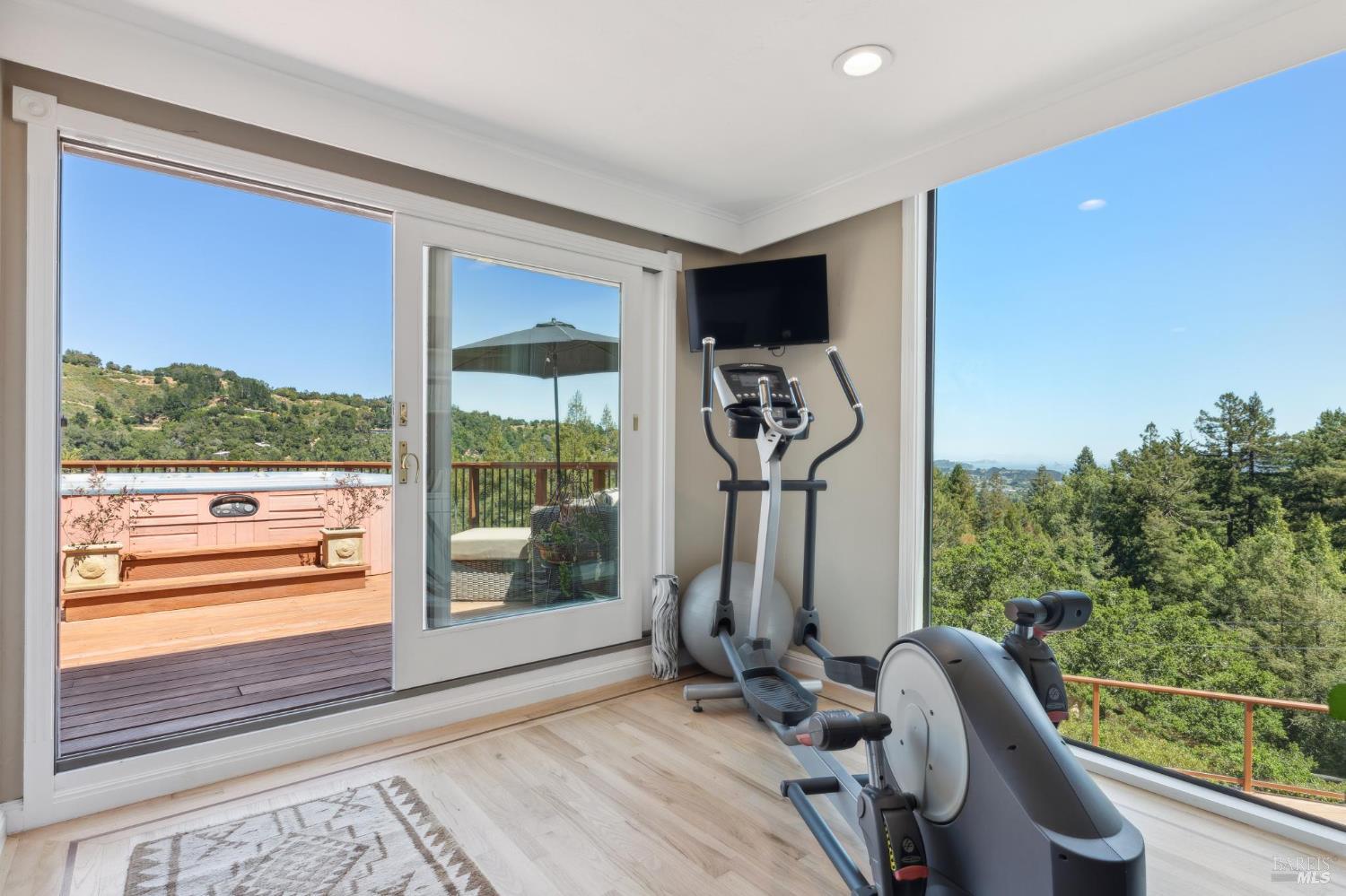 Detail Gallery Image 40 of 54 For 222 Marguerite Ave, Mill Valley,  CA 94941 - 4 Beds | 5 Baths