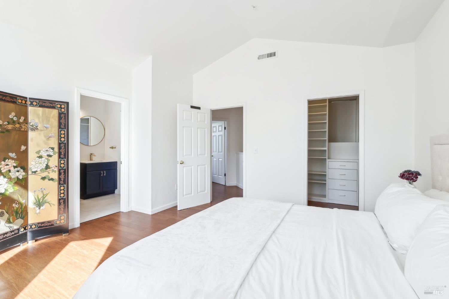 Detail Gallery Image 14 of 28 For 9 Gable Ct, San Rafael,  CA 94903 - 3 Beds | 2 Baths