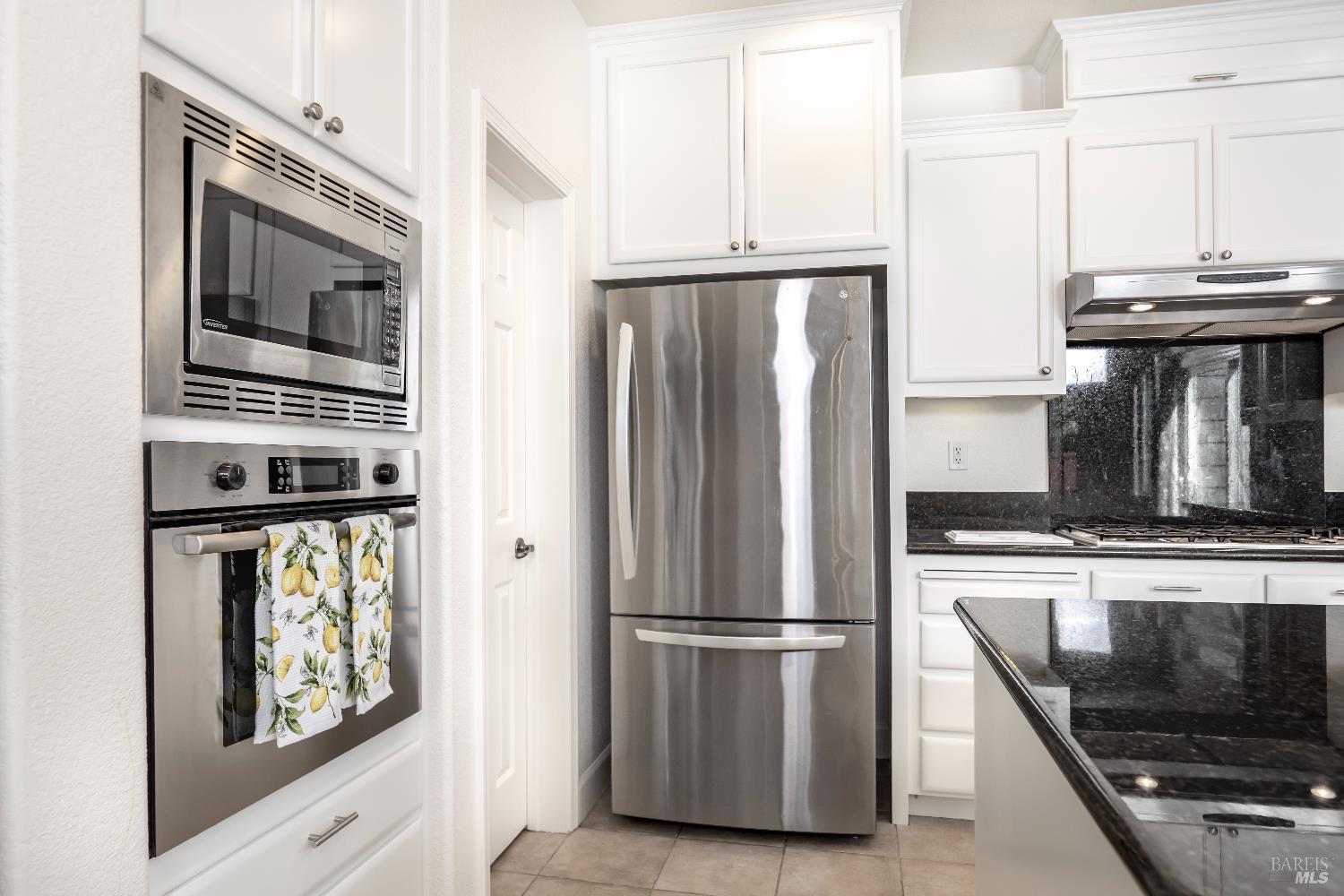 Detail Gallery Image 6 of 19 For 1759 Emma Way, Petaluma,  CA 94954 - 4 Beds | 2/1 Baths