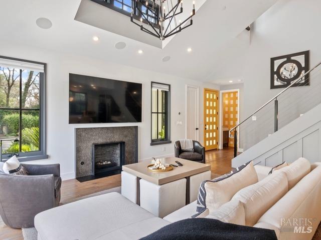 Detail Gallery Image 5 of 23 For 1814 Spring St, Saint Helena,  CA 94574 - 3 Beds | 3/1 Baths