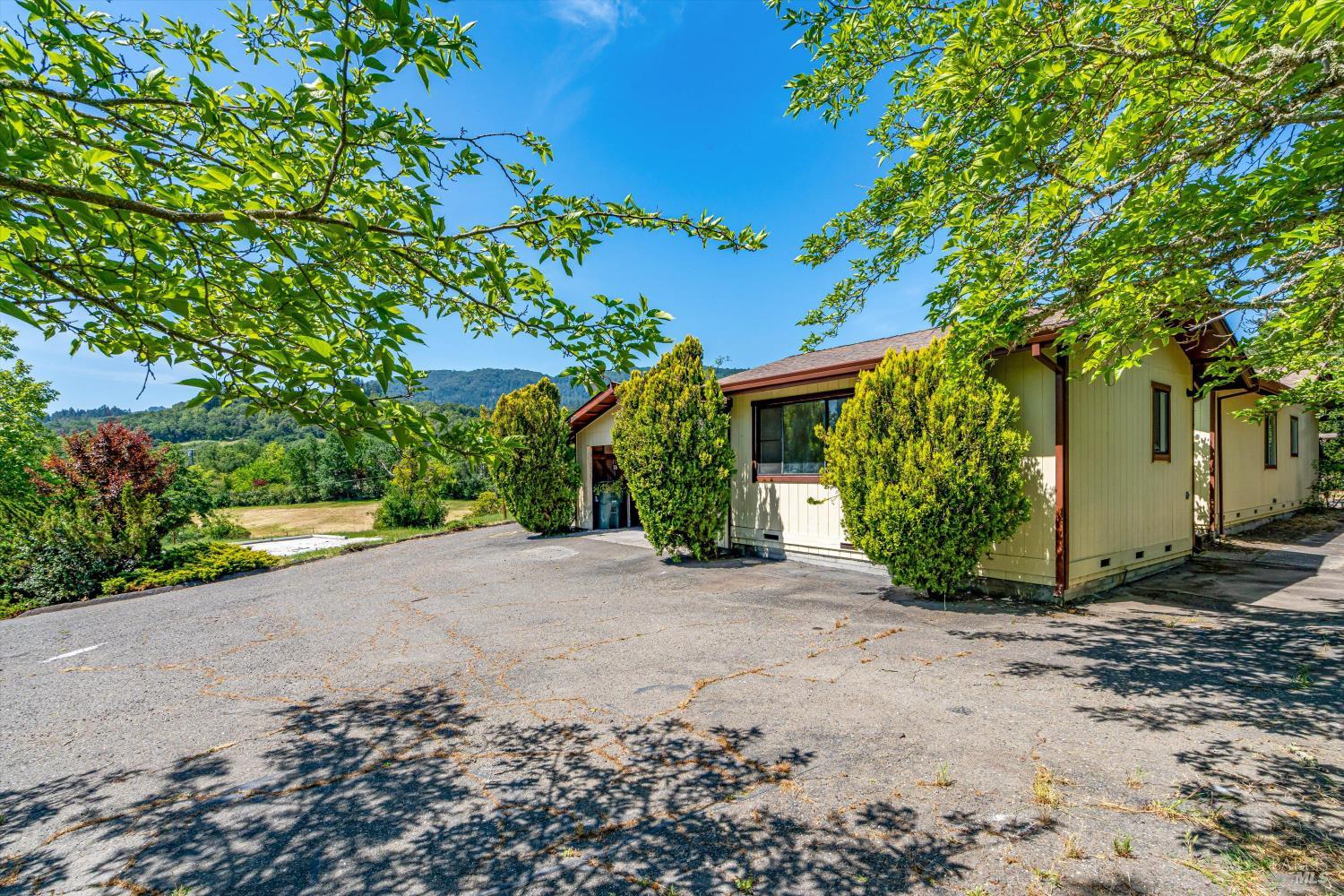 Detail Gallery Image 5 of 26 For 14154 Meadow Ln, Glen Ellen,  CA 95442 - 6 Beds | 4/2 Baths