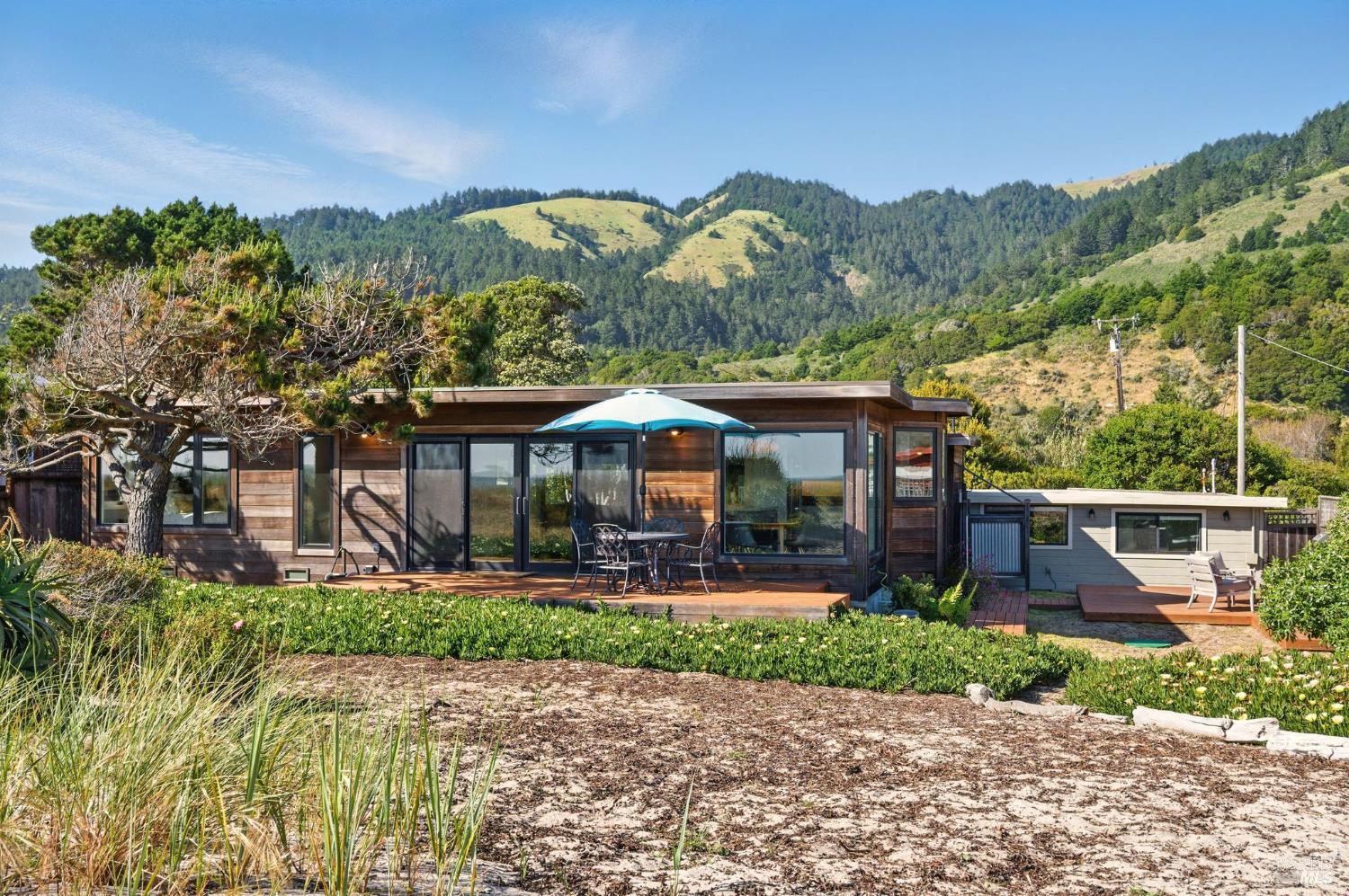 Detail Gallery Image 13 of 43 For 8 Rafael Patio Unkn, Stinson Beach,  CA 94970 - 3 Beds | 2 Baths