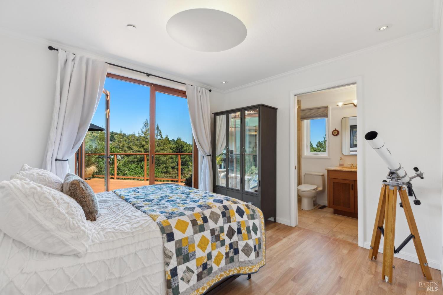Detail Gallery Image 20 of 54 For 222 Marguerite Ave, Mill Valley,  CA 94941 - 4 Beds | 5 Baths