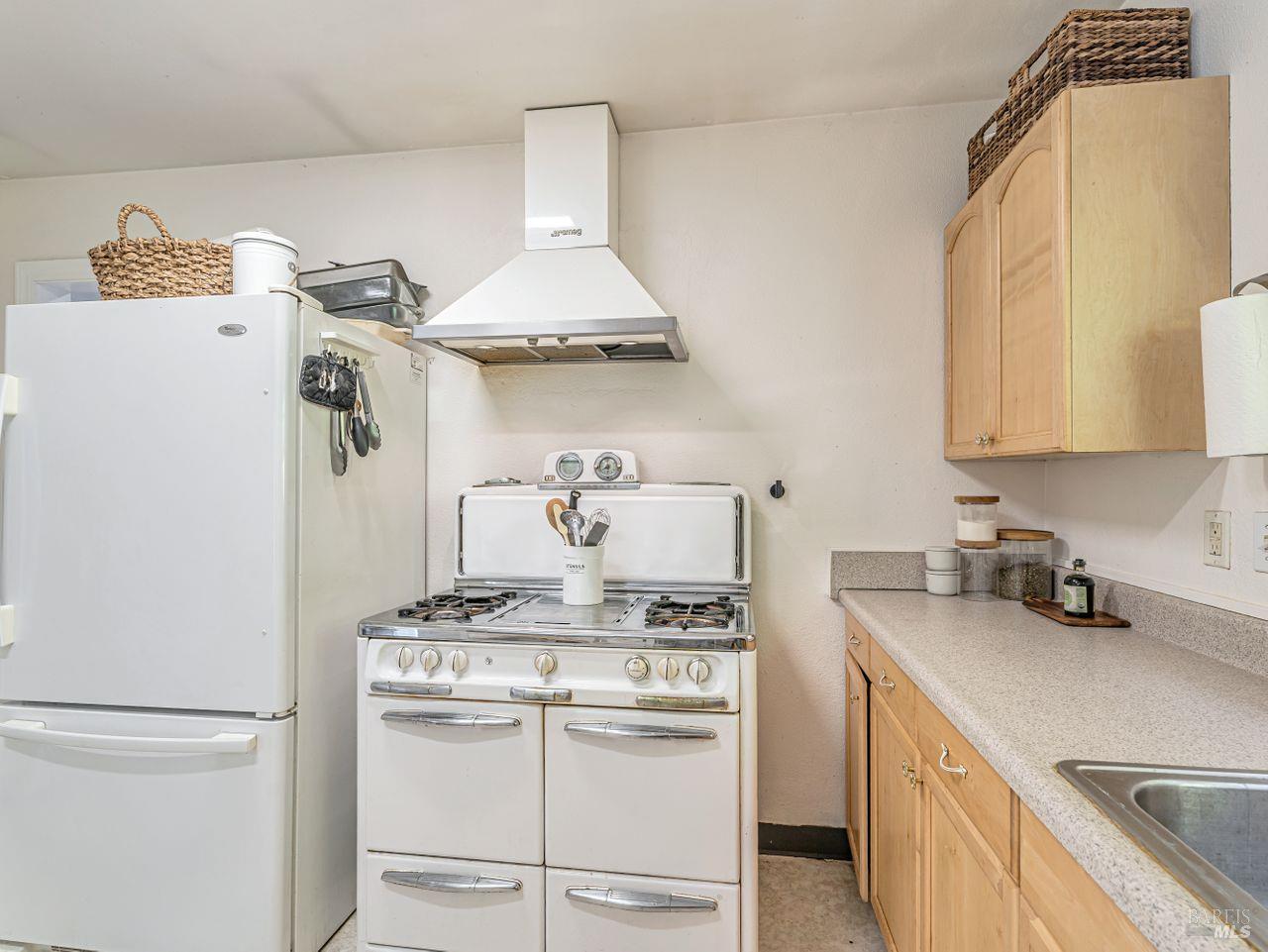 Detail Gallery Image 9 of 33 For 2375 Los Olivos Rd, Santa Rosa,  CA 95404 - 2 Beds | 1 Baths